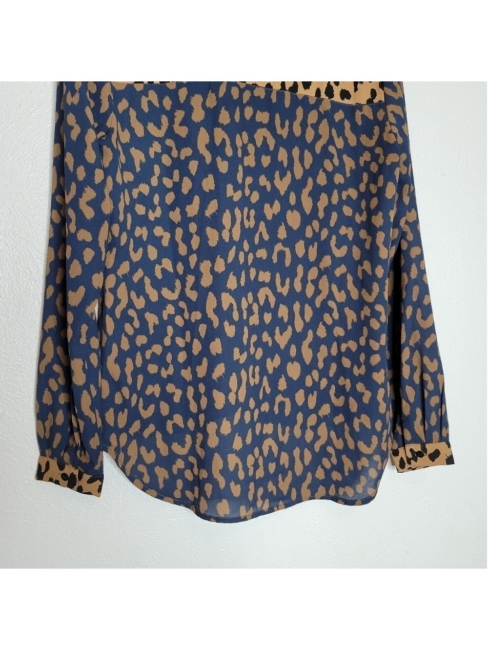SALE 4/$30 Venus Leopard Print Button Down Blouse Navy Blue Tan Women's Size 4 - Picture 7 of 11